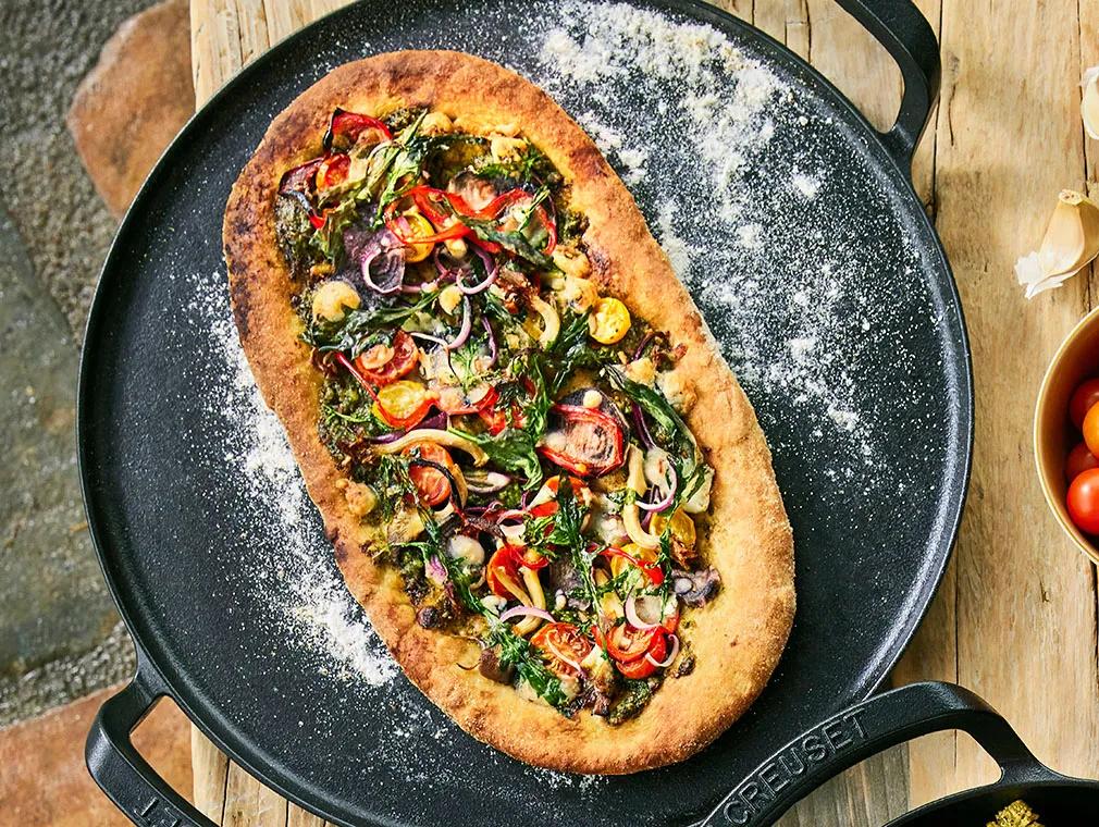 Flatbread met amandel-rugula pesto